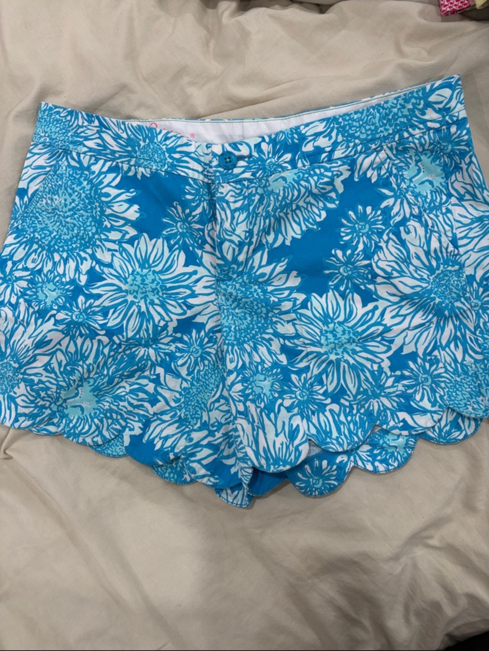 Lilly Pulitzer Blue and White Floral Scallop Hem Shorts